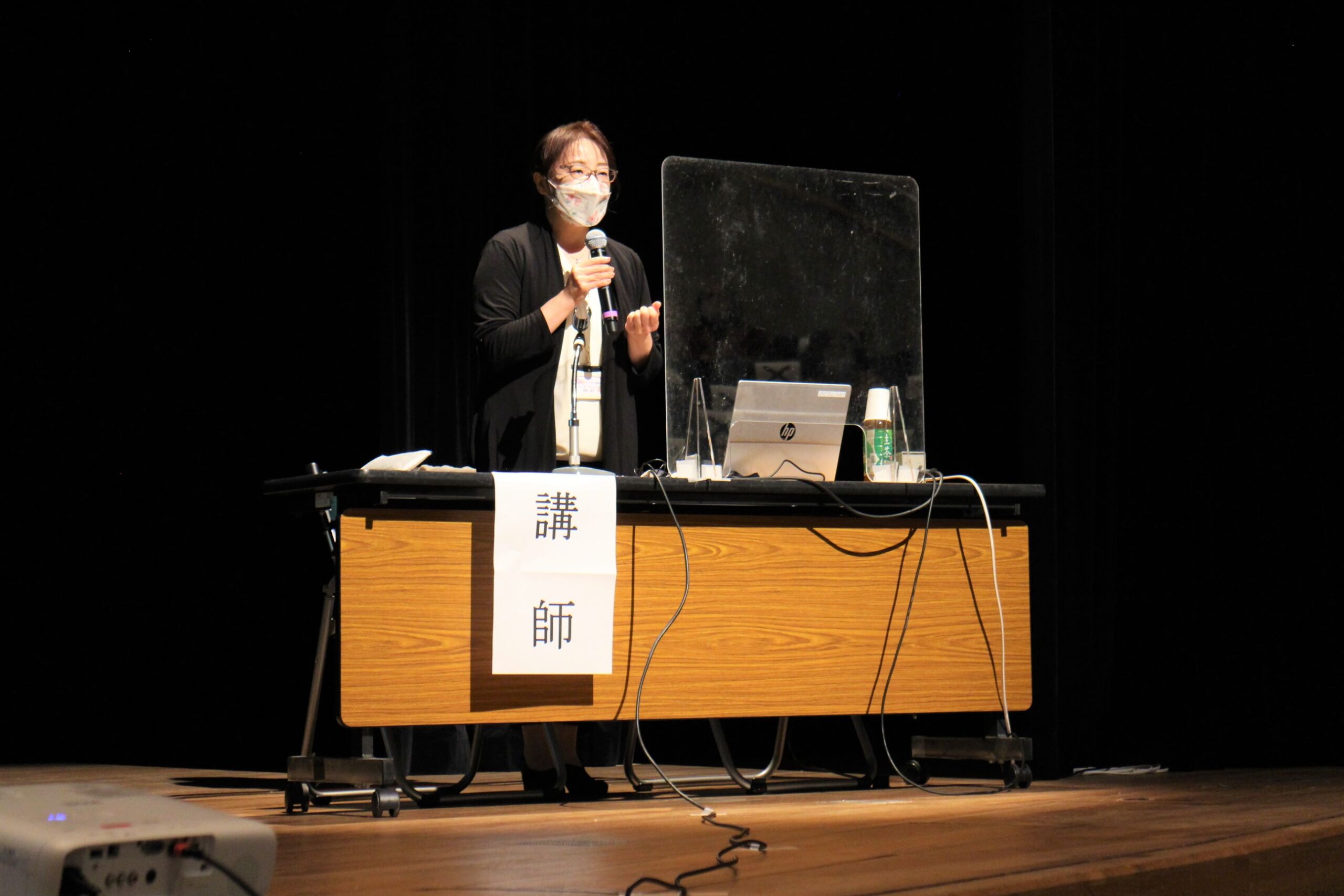 11月26日（土）に草加市で行われた認知症講演会に、<br>「愛の家グループホーム草加谷塚」のホーム長が登壇しました。